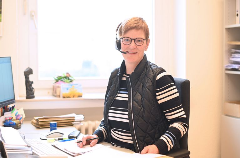 Porträtfoto im Büro: Elisabeth Lipsewers