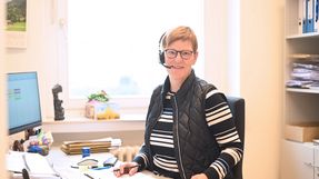 Porträtfoto im Büro: Elisabeth Lipsewers